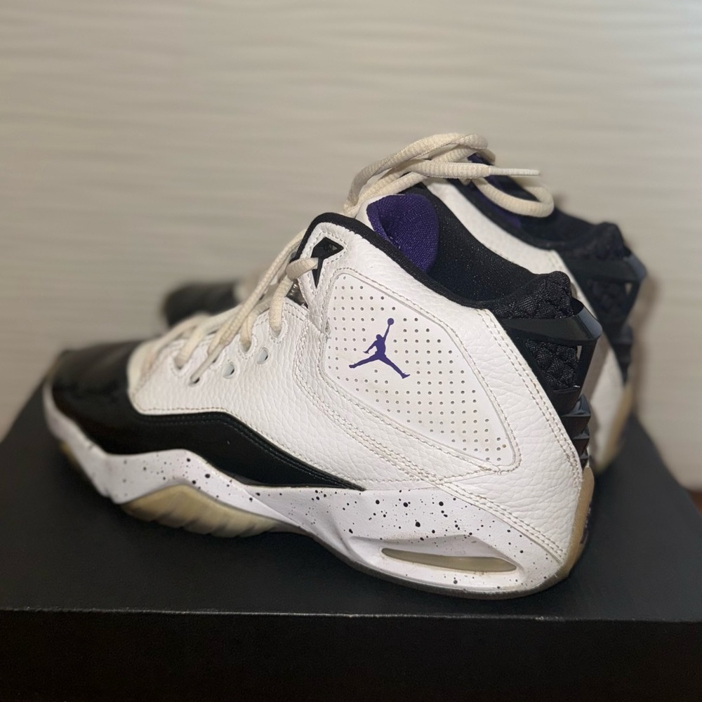 White and Black/Purple Jordan B’loyal Sneakers Size 5Y - Picture 2 of 9